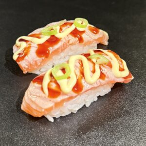 nigiri geflambeerde zalm